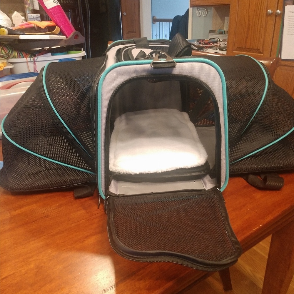 Brand New pet carrier/convertible